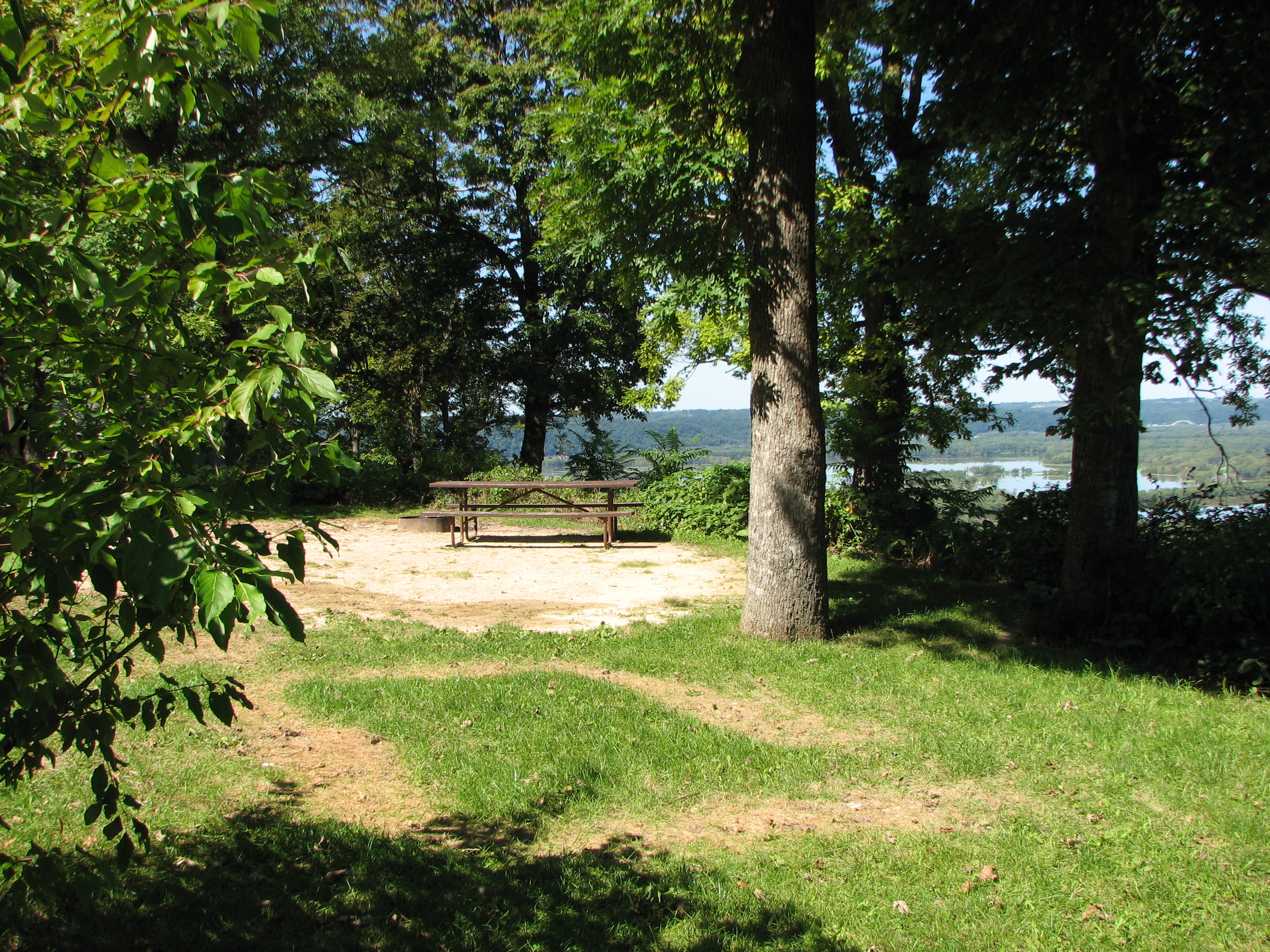 Site 127, photo 2 of 2 · from wisconsin.goingtocamp.com (the park's booking system)